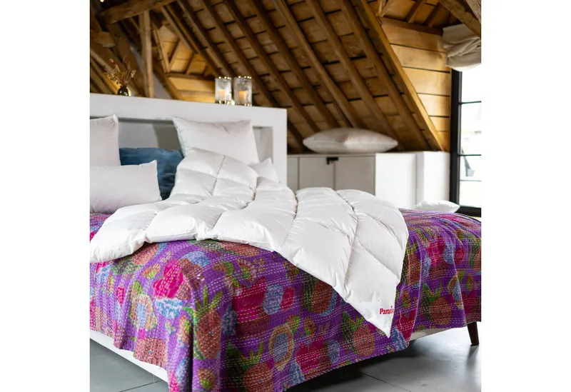 Paradies Paradies Gänsedaunenbettdecke Gabi 90, Daunendecke 135x200 cm, 155x220 cm und 200x200 cm, Füllung: 90% Daunen, 10% Federn, Bezug: 100% Baumwolle, warme Winterdecke 135 x 200cm, Weiß, – Produktbild 2 von 5