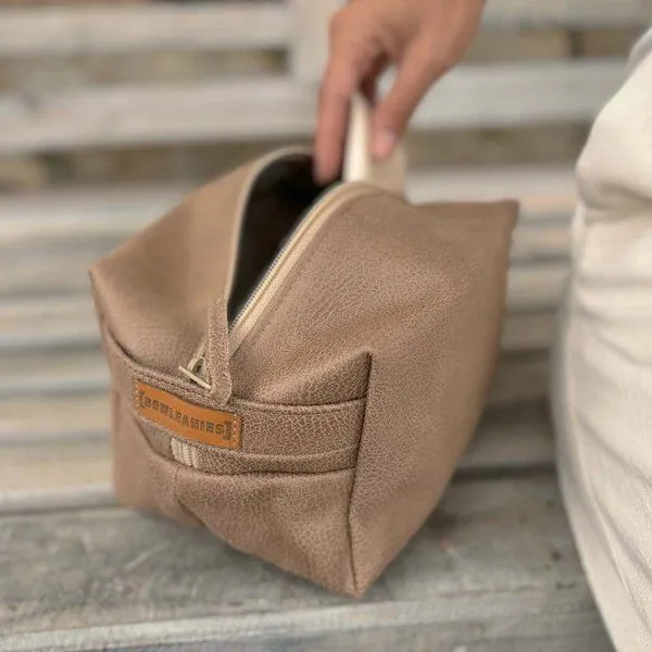 BOWLEANIES TASCHEN BOWLEANIES TASCHEN Kulturbeutel aus Lederfaserstoff, Hellbraun, – Produktbild 3 von 7