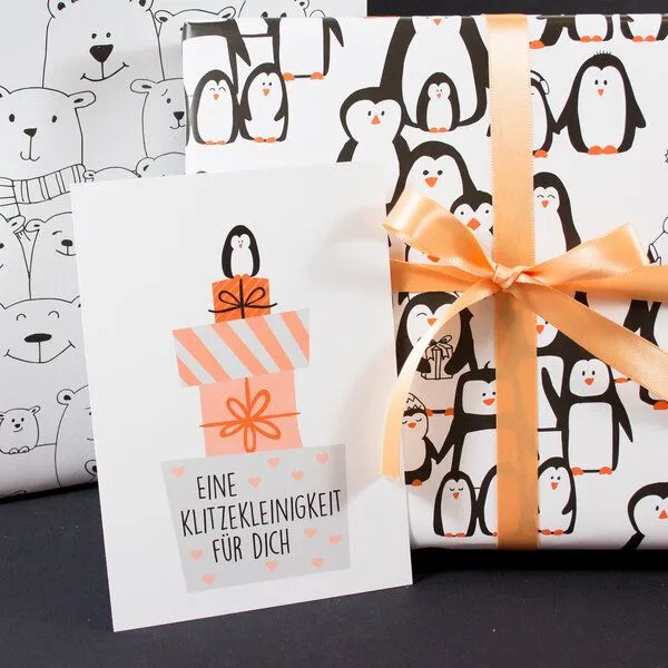 Bow & Hummingbird Bow & Hummingbird Postkarte "Eine Klitzekleinigkeit" – Produktbild 3 von 3