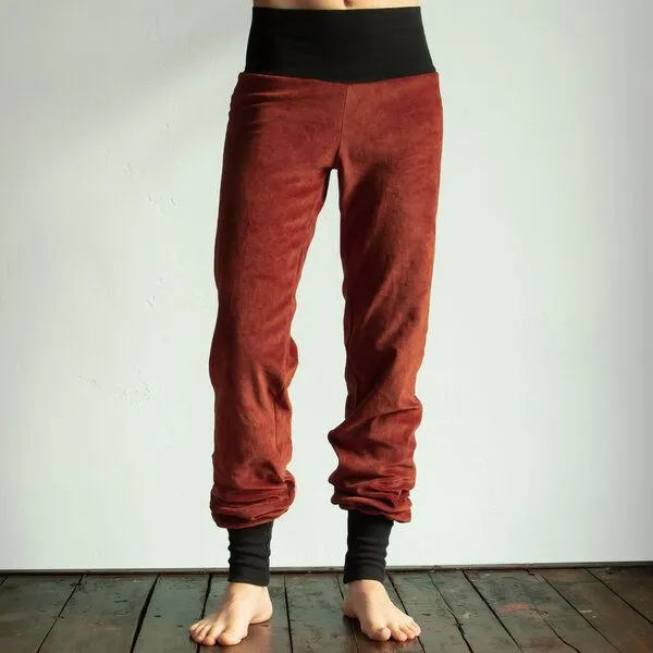 Cmig Cmig Bio Wohlfühl- und Yogahose aus Nicki, Rost / schwarz (rot), – Produktbild 3 von 3