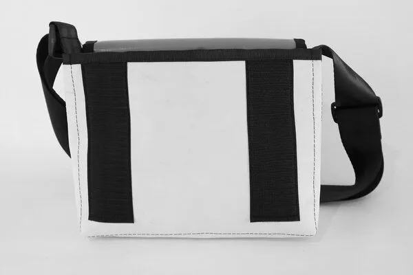 Leonca Leonca Tasche aus recyceltem Segel in 5 Größen – Produktbild 8 von 8