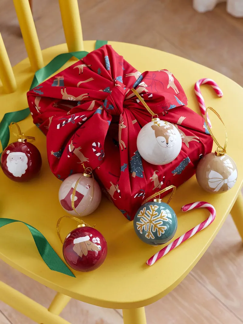 Vertbaudet Vertbaudet Set aus 6 Weihnachtsbaumkugeln aus Holz, Rot, – Produktbild 1 von 3