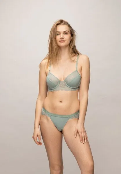 Lovjoi Lovjoi Tanga LUMINOUS MOSS mit filigraner Spitze, Cool green (grün), – Produktbild 1 von 4