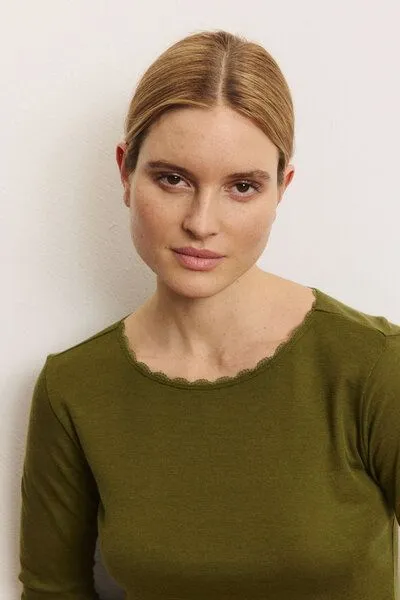 Tranquillo Tranquillo Longsleeve Noemiee aus Biobaumwolle, Olive, – Produktbild 6 von 6
