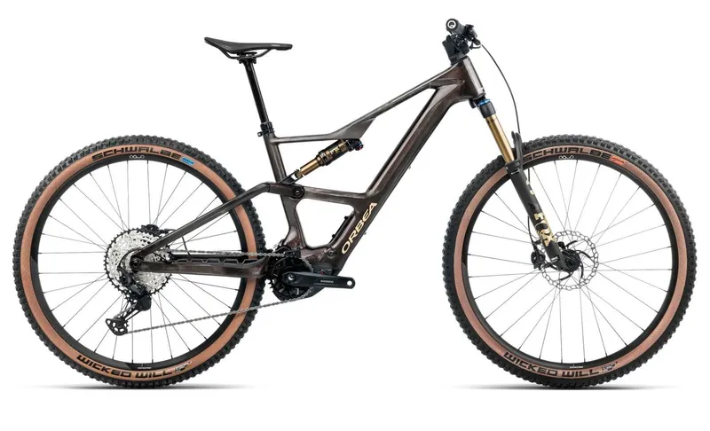 Orbea Orbea RISE SL M10 - 29 Zoll 630Wh 12K Fully - Cosmic Carbon View - Golden Sand, Schwarz, – Produktbild 1 von 1