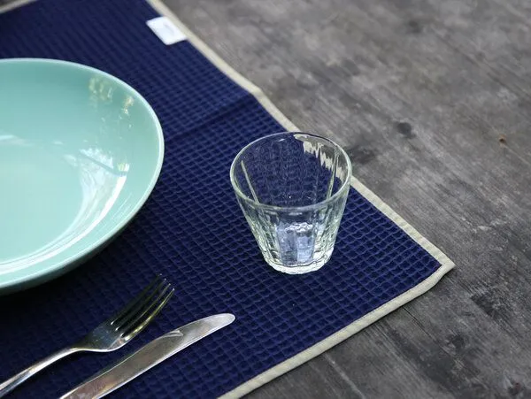 werkvoll by Lena Peter werkvoll by Lena Peter Tischset WAFFEL, Blau mit mint rand, – Produktbild 3 von 4