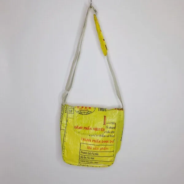 REFISHED fair fashion REFISHED fair fashion Tasche 'URBAN BAG' - upcycelte Fischfuttersäcke, #fish gelb-dollar, – Produktbild 1 von 2