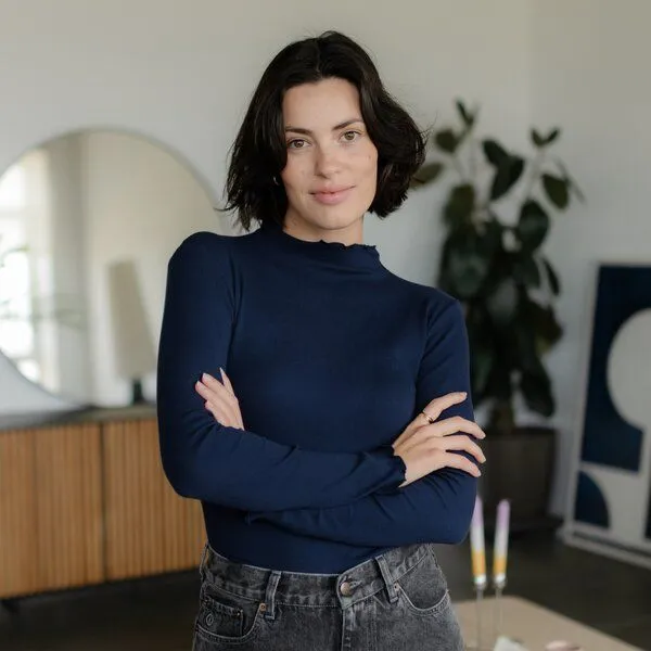 NORDLICHT NORDLICHT Geripptes Langarmshirt Lica mit kurzem Stehkragen, Dunkelblau (blau), – Produktbild 1 von 4