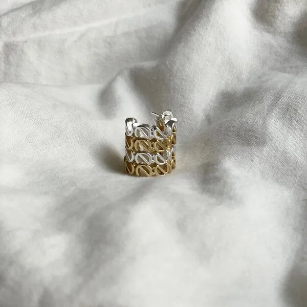 noemvri fashion label noemvri fashion label Logo Ear Hoops small, Silber, – Produktbild 4 von 4