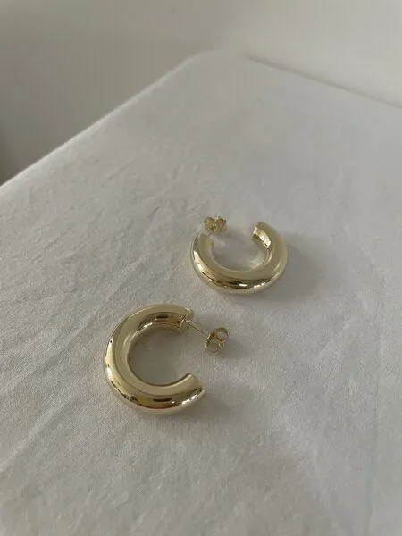 noemvri fashion label noemvri fashion label Ruby Creolen, Gold, – Produktbild 1 von 4