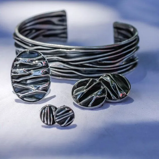 pakilia pakilia Silber Ohrringe Wellen Fair-Trade und handmade – Produktbild 3 von 4