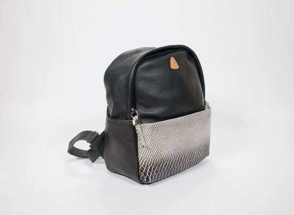 Ritagli di G Ritagli di G Damen Leder Rucksack ALINA - 100% Made in Italy, Schwarz-weiß, – Produktbild 2 von 4