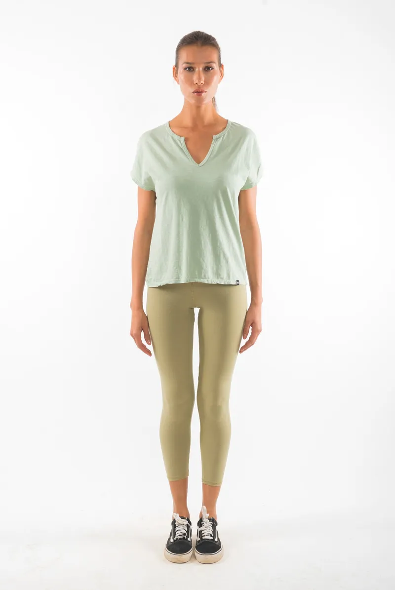 RAVENS VIEW IBIZA RAVENS VIEW IBIZA Damen vegan Yoga Legging Dunkel Aloe Grün, Grün, – Produktbild 1 von 2