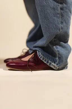 AGAZI AGAZI Louise (smooth burgundy) – vegan ballerina flats made from plant-based leather – Produktbild 1 von 1