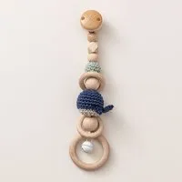 NoniKids Berlin NoniKids Berlin Rasselclip Holz *Glocke Wal* 6 Farben I Bio Baumwollgarn, Navy, – Produktbild 1 von 1