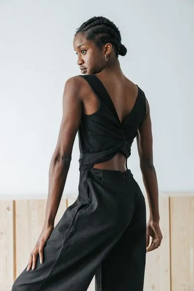 Jyoti - Fair Works Jyoti - Fair Works Hanf/ Tencel Jumpsuit Anusha Schwarz – Produktbild 1 von 4