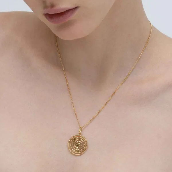 fejn jewelry fejn jewelry Kette 'worlds origins' mit gehämmerten Anhänger, Gold, – Produktbild 4 von 4