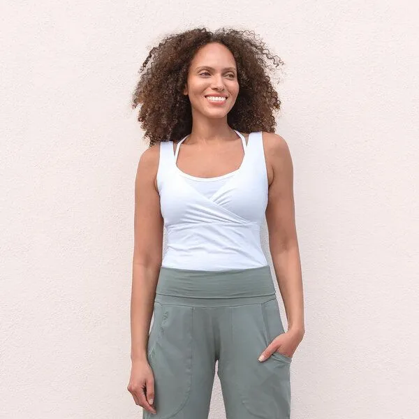 Jaya Jaya GAYATRI - Damen - Top für Yoga, Dance und Everyday mit Cache-Coeur vorne aus GOTS-zertifizierter Biobaumwolle, White/weiß, – Produktbild 1 von 3