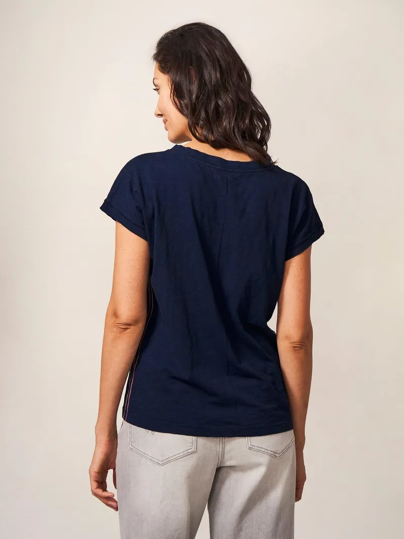 White Stuff T-Shirt Nelly mit Keilausschnitt - 36, Dunkelmarine, – Produktbild 4 von 4