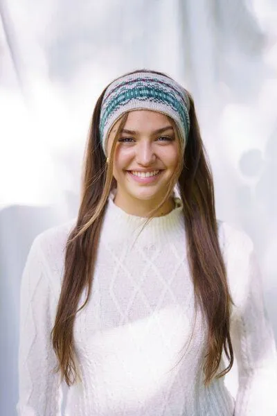 Haus of Namaste Haus of Namaste Handgefertigtes Stirnband aus Lammwolle | Winter-Ohrwärmer aus Fair-Isle-Strick | Haferflockenbasis mit blaugrünem und kastanienbraunem Design | Ethisch, nachhaltig und fair – Produktbild 1 von 2