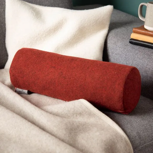 nahtur-design nahtur-design Nackenrolle aus Flauschloden mit Naturfüllung, Rot, – Produktbild 1 von 4