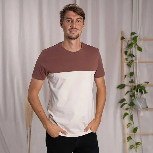 Vresh Clothing Vresh Clothing Olav - Classic Fit Colourblock T-Shirt aus Biobaumwolle, Rotbraun/ecru, – Produktbild 1 von 4
