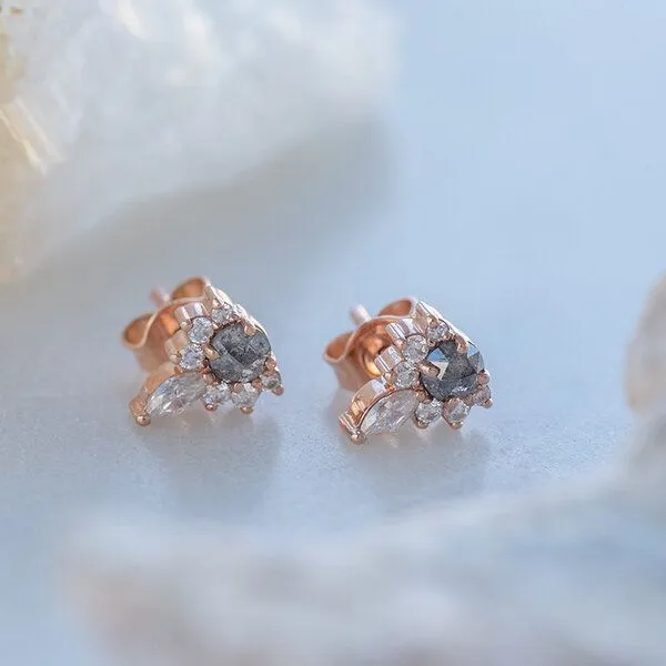 Eppi Eppi Ohrringe mit Salt and Pepper Diamanten und Moissaniten Kruno, Gold, – Produktbild 2 von 2