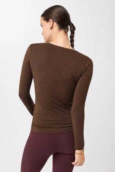 mandala mandala Slim V-Neck, Wilderness (braun), – Produktbild 2 von 3