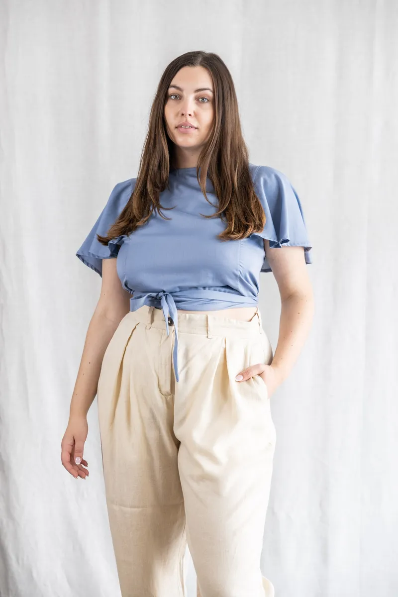 Jyoti - Fair Works Jyoti - Fair Works Damen vegan Wickelbluse Neeraj Blau, Hellblau, – Produktbild 1 von 2