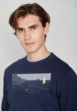 GreenBomb GREENBOMB Nature Cliffsail Wild - Gemütliches Sweatshirt aus Bio-Baumwolle / hochwertiger Print / GOTS / Fair & Vegan – Produktbild 1 von 1