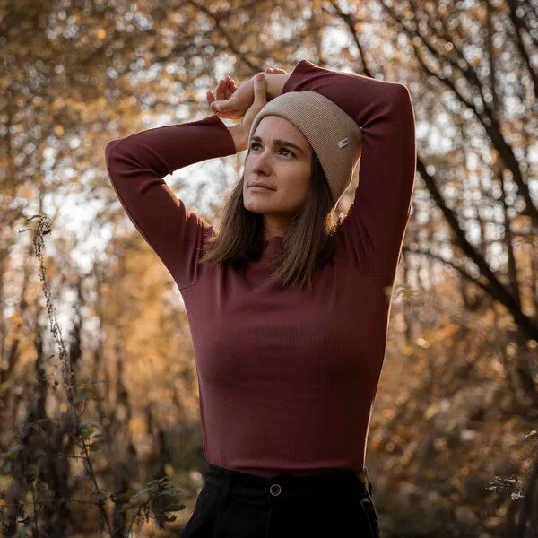 Vresh Clothing Vresh Clothing Viyola - Turtle Neck Longsleeve aus Biobaumwolle, Mahagoni, – Produktbild 1 von 4