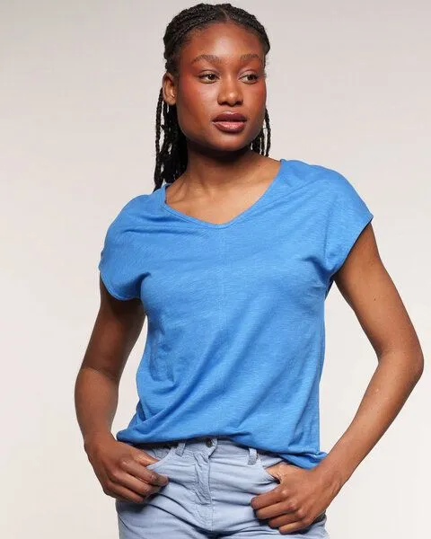 Alma & Lovis Alma & Lovis Legeres V-Shirt aus leichter Bio-Baumwolle / EcoVero | Flamé V, Blue (blau), – Produktbild 1 von 4