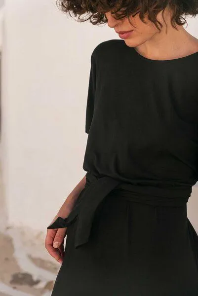 WiDDA berlin WiDDA berlin Schwarzes Wickelkleid ANNA aus ECOVERO® Jersey – Produktbild 4 von 4