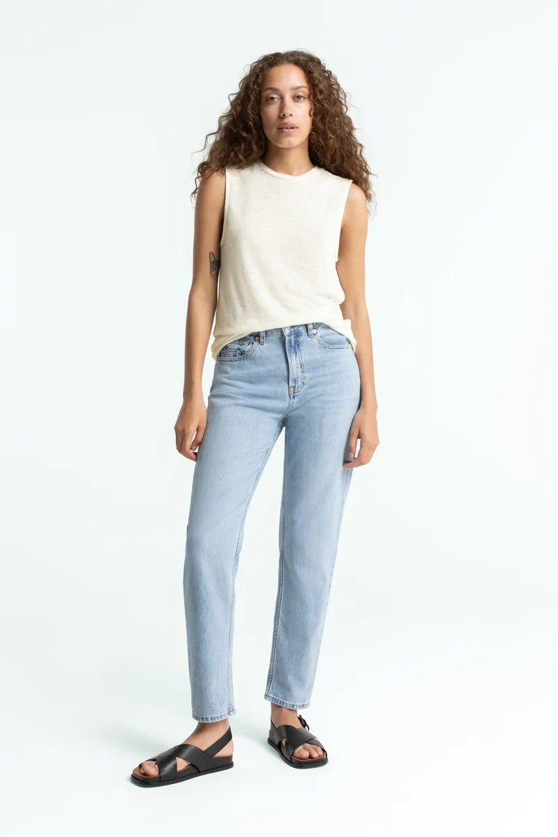 Kings Of Indigo Kings of Indigo Damen vegan Jeans Caroline Cropped Stretch Atria Super Light Washed Blue, Extra hellblau, – Produktbild 1 von 2