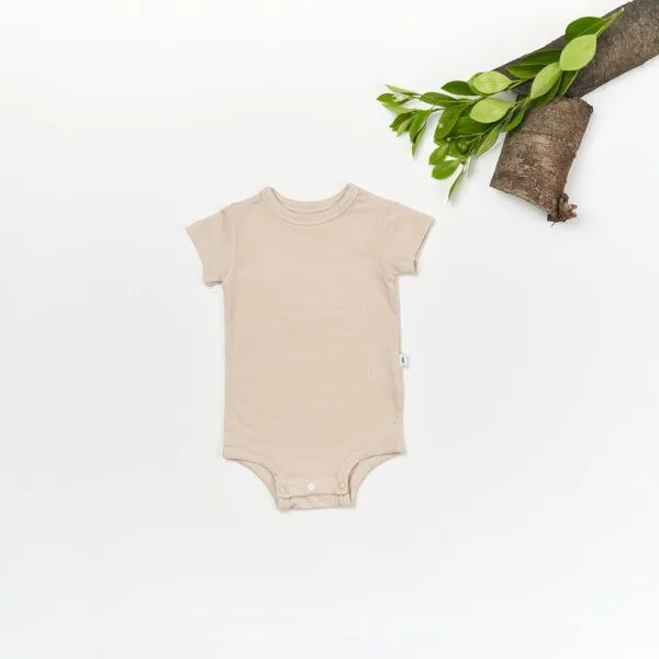 tetoi-vienna tetoi-vienna TENCEL kurzarm Baby Body "Waldbad", Beige, – Produktbild 1 von 3