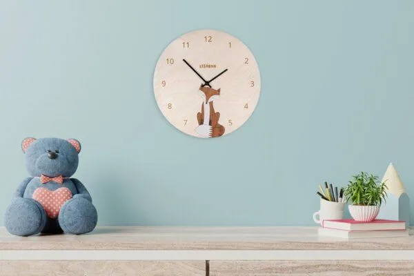 BeWooden BeWooden Holzuhr Fox Clock – handgefertigte Wanduhr aus Birkenholz mit Fuchs-Motiv – Produktbild 1 von 4
