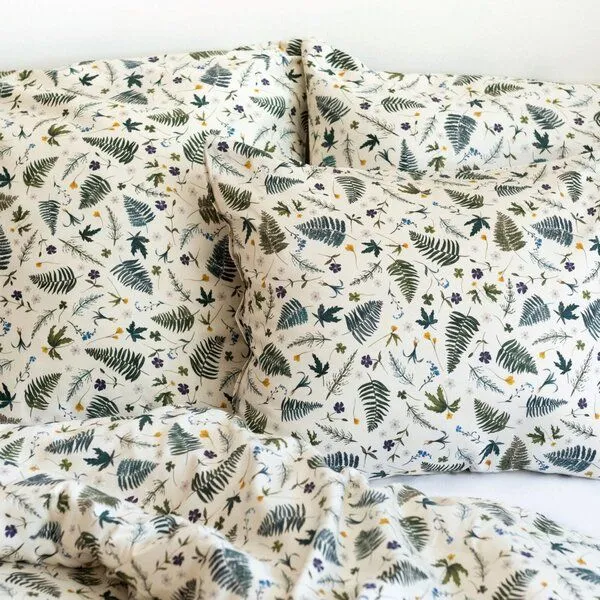 Lesen - Design-Bettwäsche Lesen - Design-Bettwäsche Bettwäsche-Set aus 100% BIO-Baumwollsatin - Farne – Produktbild 1 von 4
