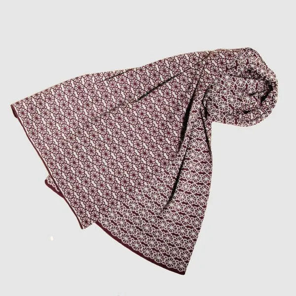 LANARTO slow fashion LANARTO slow fashion Schal Muster 'Blüte' zweifarbig gestrickt aus mulesingfreier Merinowolle, Grau (silber), – Produktbild 1 von 3
