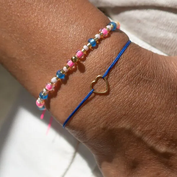 juni juni Sommer Armbänder Set "Azzurro" - Herz Stoffarmbändchen in blau oder pink mit Perlenarmband – Produktbild 6 von 7