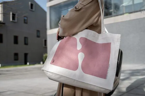 noemvri fashion label noemvri fashion label noëmvri x lina danitz Tote Bag, Rosa, – Produktbild 3 von 4