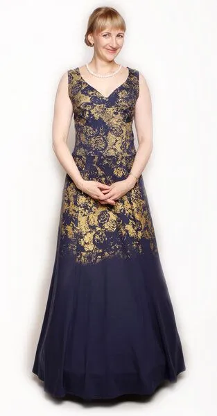 Peaces.bio - handbedruckte Biomode Peaces.bio - handbedruckte Biomode Abendkleid Golden Roses, Dunkelblau, – Produktbild 1 von 4