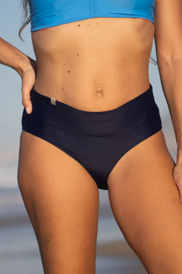 Inaska Inaska Damen vegan Bikiniunterteil Soft Waist Flow Dunkelblau, Extra dunkelblau, – Produktbild 2 von 2