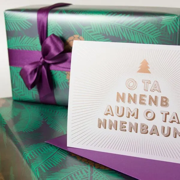 Bow & Hummingbird Bow & Hummingbird Grußkarte O Tannenbaum, Brombeer-farbener umschlag, – Produktbild 2 von 3