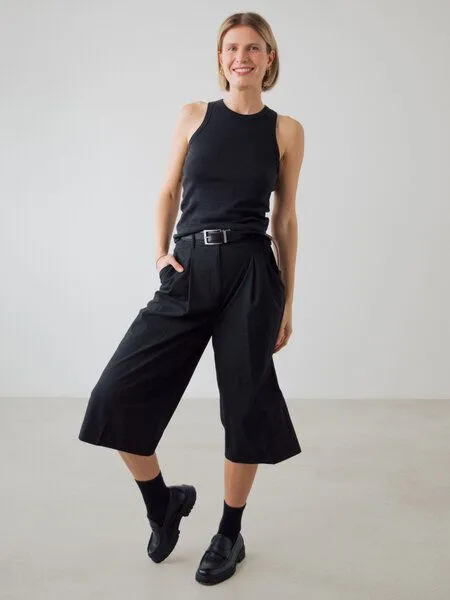 Honest Basics Honest Basics Damen Geripptes Racer-Top aus Bio- und recycelter Baumwolle, Schwarz, – Produktbild 3 von 4