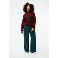 Givn Berlin Givn Berlin Stricksweater GBJUSTINE aus Bio-Merinowolle mit Bubbleknit, Burgundy, – Produktbild 1 von 1