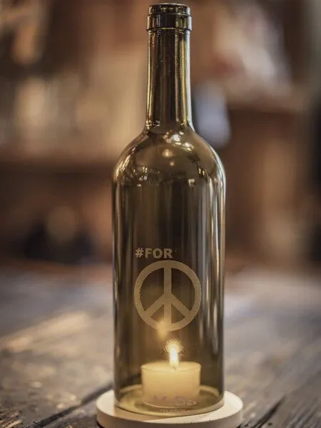 MaBe MaBe WINDLICHT #FOR PEACE mit grauem Untersetzer, Oliv, – Produktbild 3 von 4