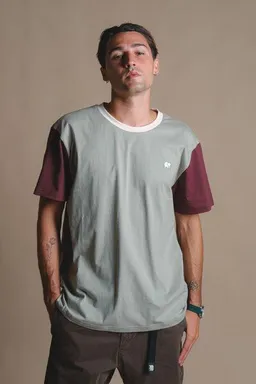 Trendsplant Trendsplant Color Block T-Shirt Iron Veil – Produktbild 1 von 1