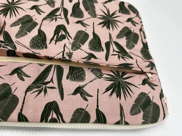 a Love Supreme a Love Supreme Laptoptasche Botanicals Green on Pink – Produktbild 4 von 4