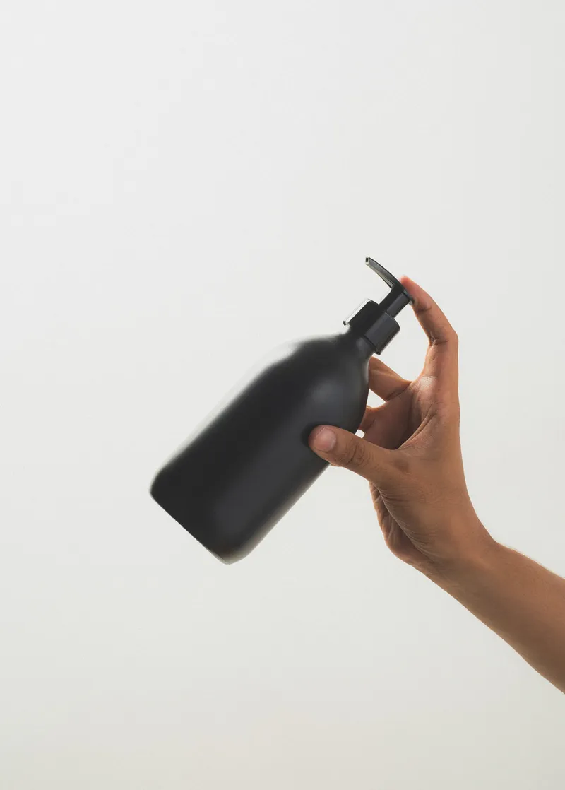 Schwarze Pumpflasche – Produktbild 2 von 2