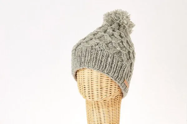short'n'pietz short'n'pietz Schurwollmütze mit Rautenzopfmuster und Bommel, Hellgrau, – Produktbild 1 von 1